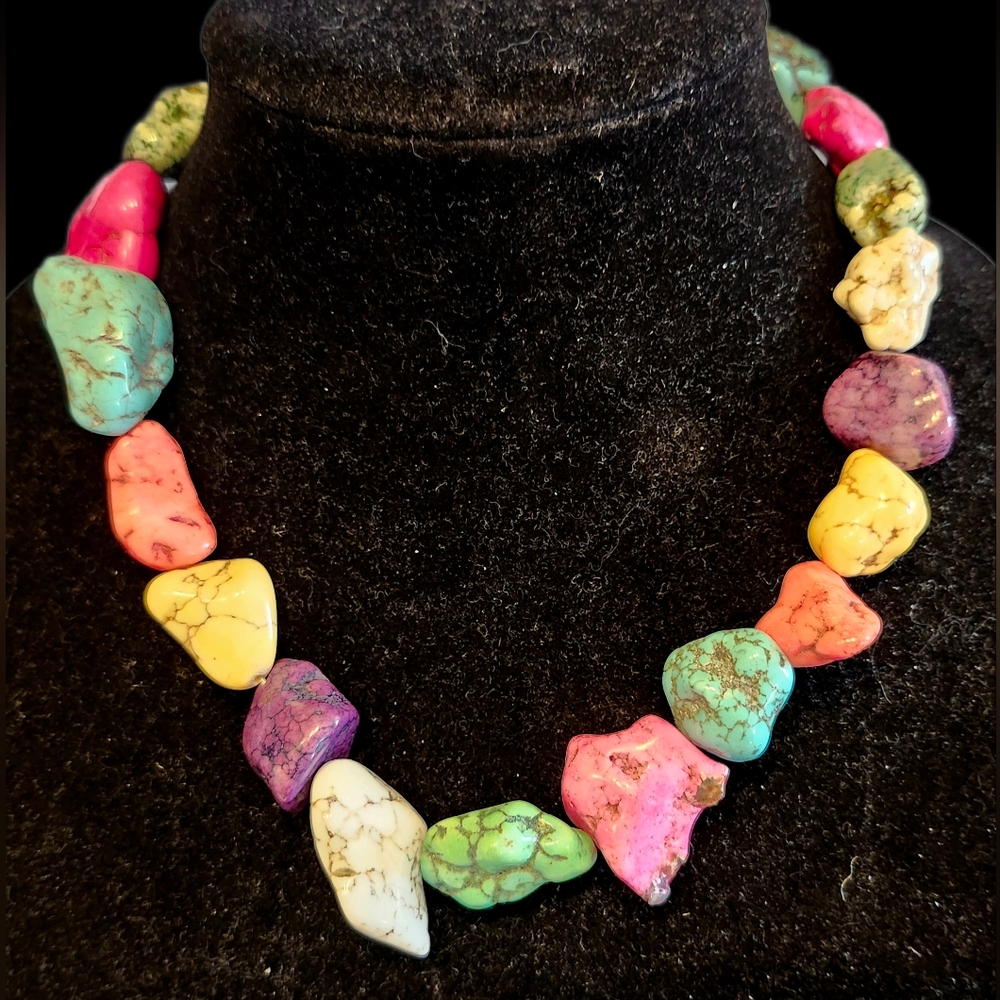 Vintage Multicolored Dyed Howlite Stone Necklace - Picture 2 of 5